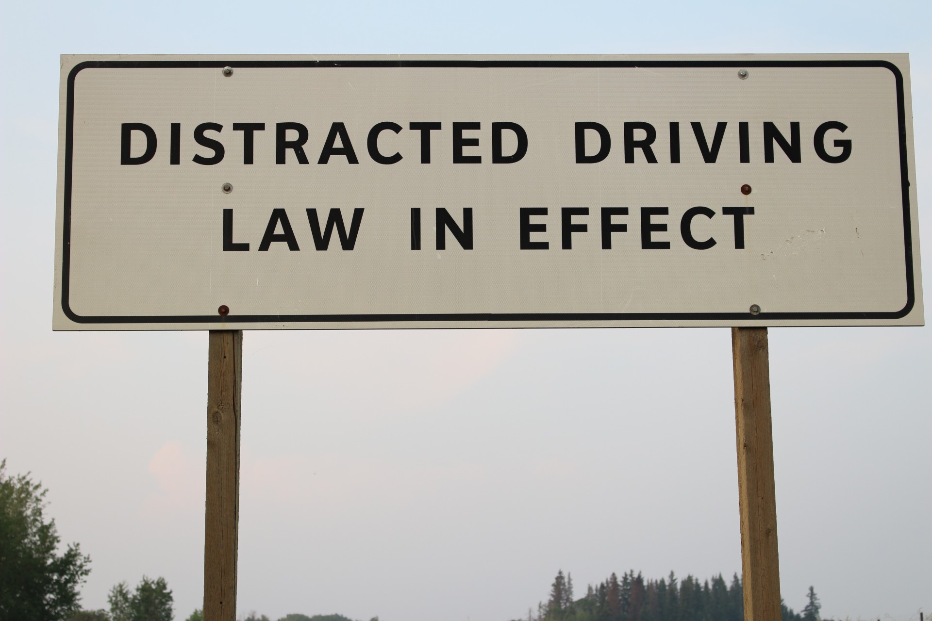 Road sign warning about distracted driving